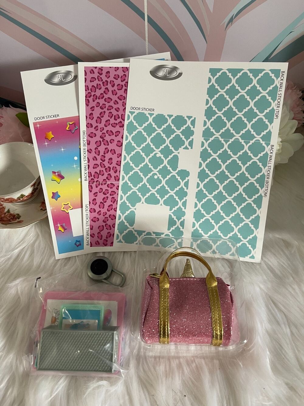 REAL LITTLES - Exclusive Unicorn Duffle Bag & Locker Surprises ONLY -NO LOCKER